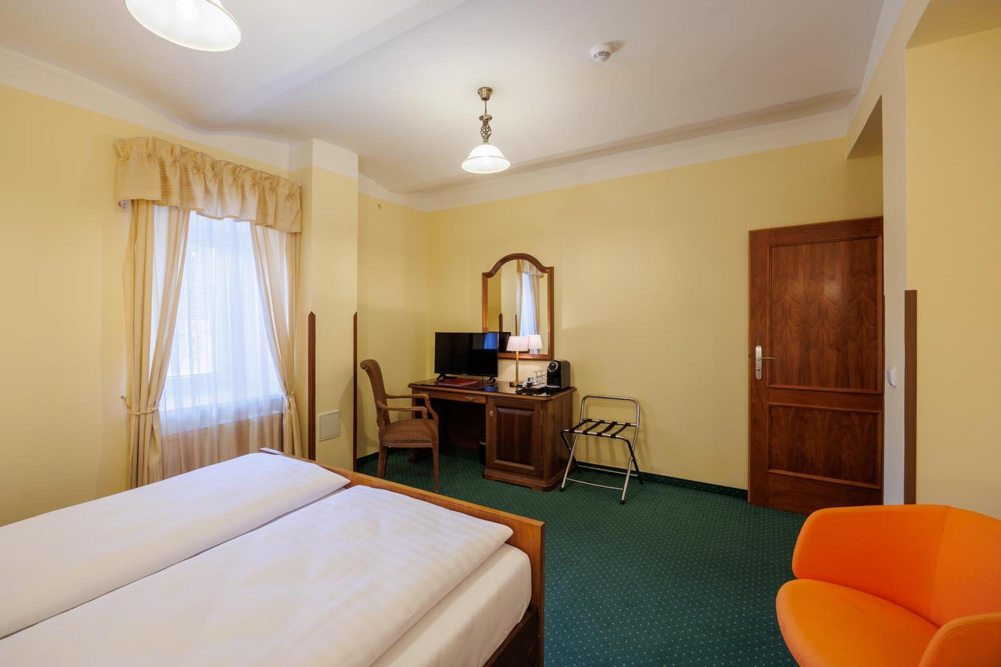 Hotel U Zamecku Cihelny Карлови Вари Екстериор снимка