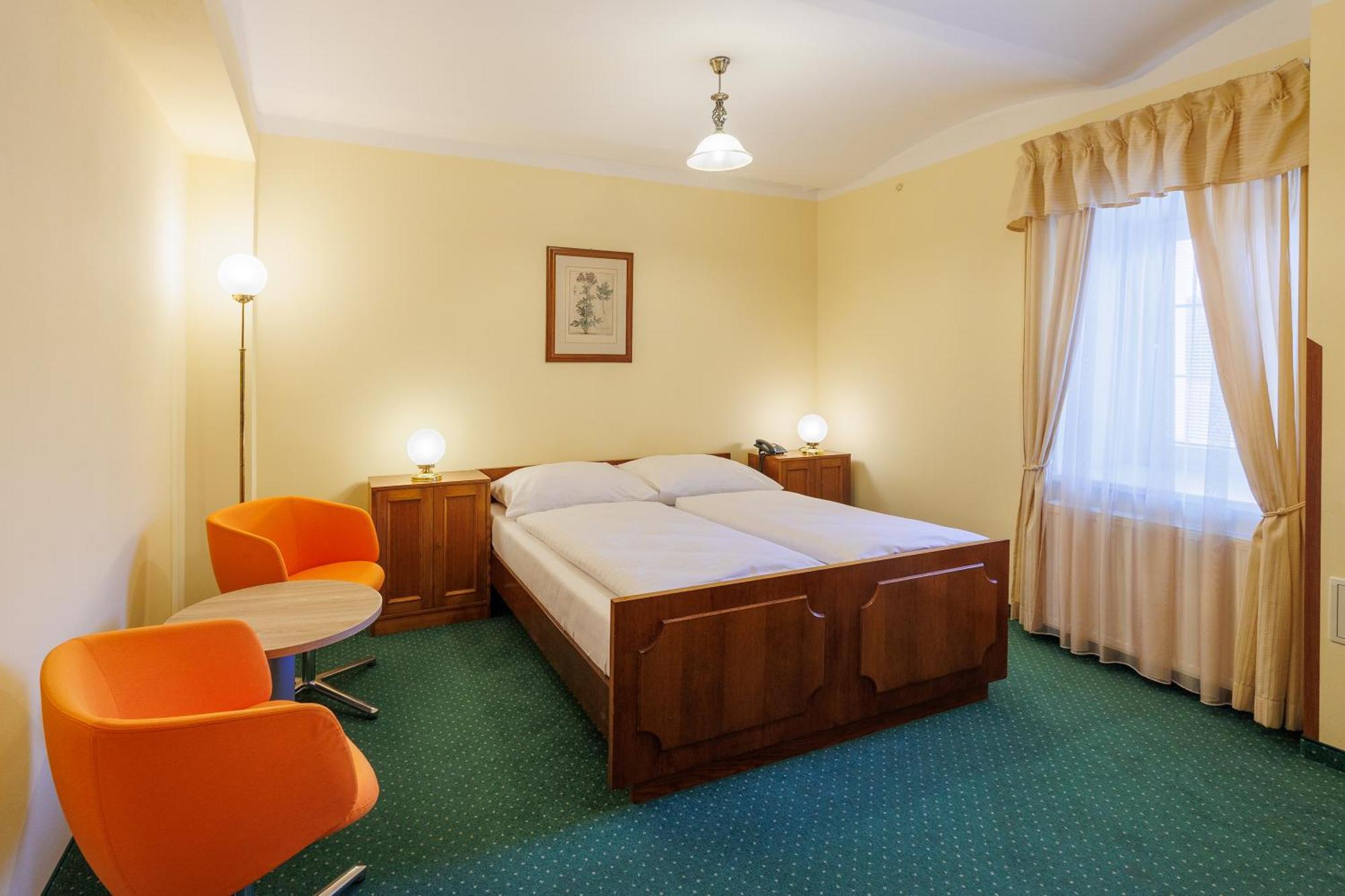 Hotel U Zamecku Cihelny Карлови Вари Екстериор снимка