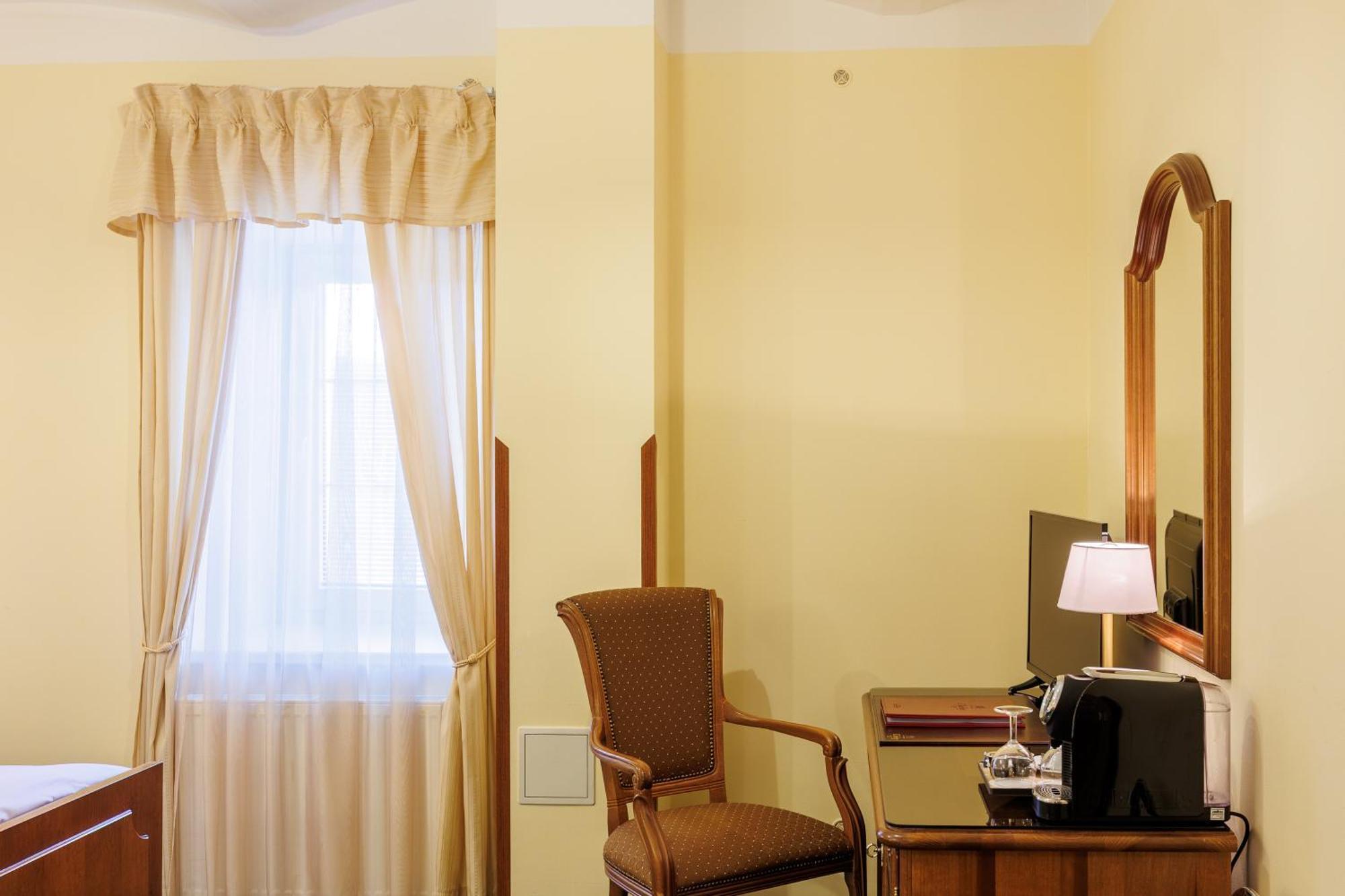 Hotel U Zamecku Cihelny Карлови Вари Екстериор снимка