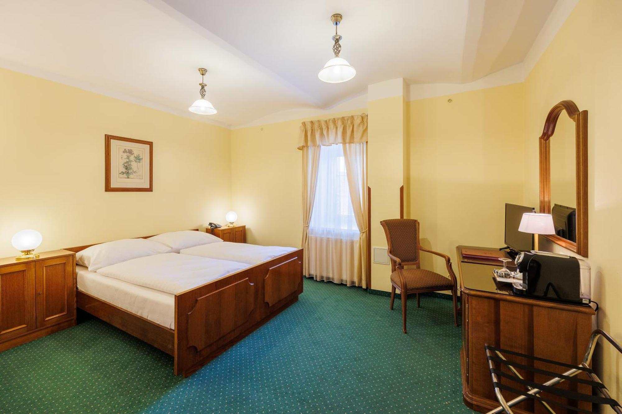 Hotel U Zamecku Cihelny Карлови Вари Екстериор снимка