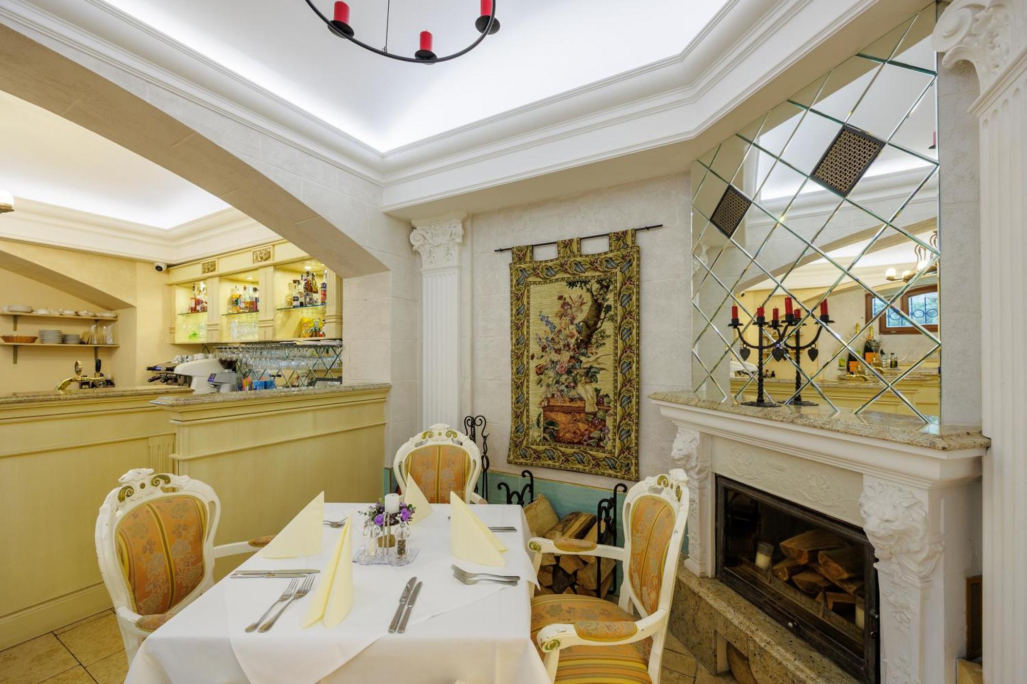 Hotel U Zamecku Cihelny Карлови Вари Екстериор снимка