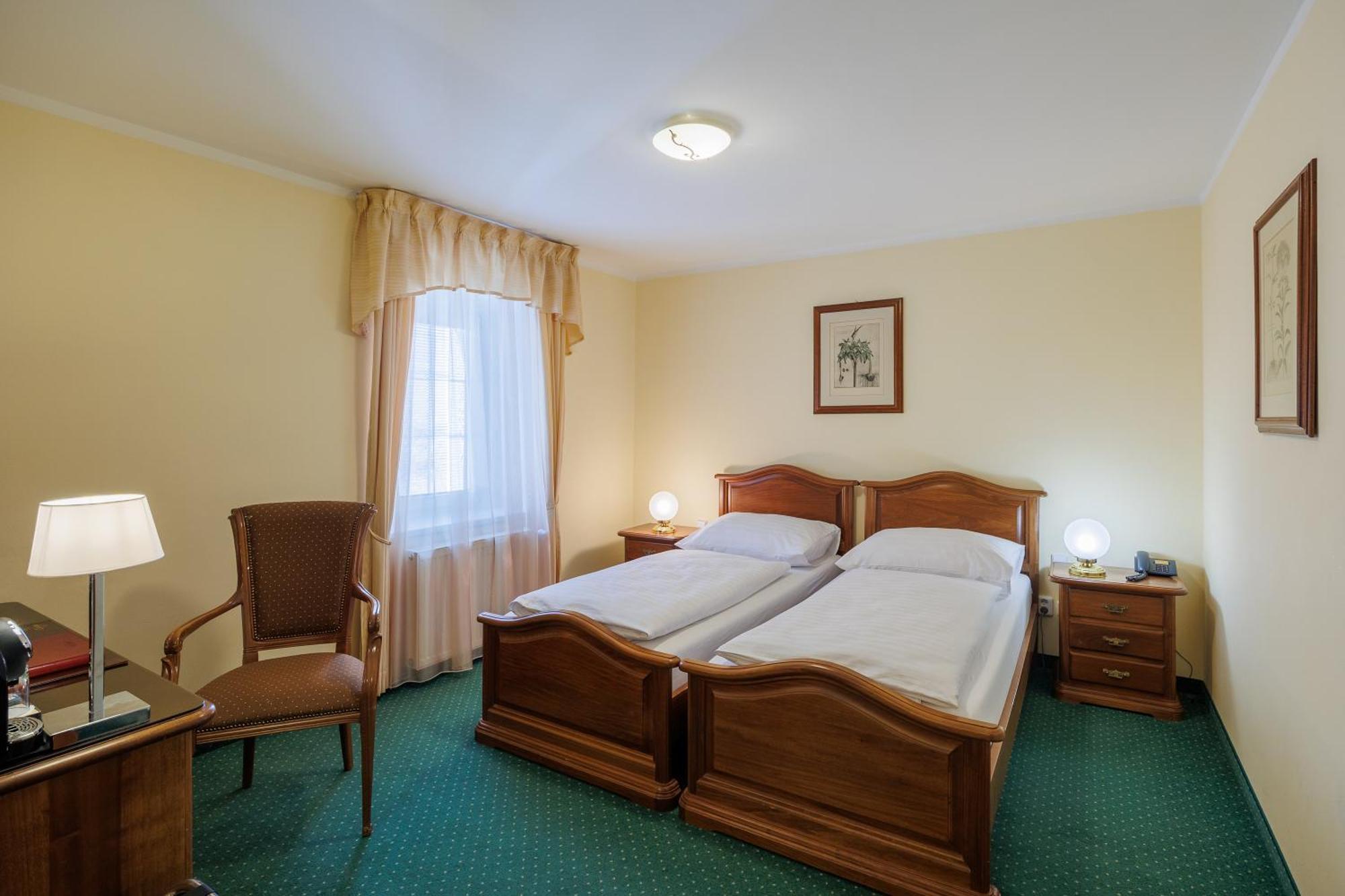 Hotel U Zamecku Cihelny Карлови Вари Екстериор снимка
