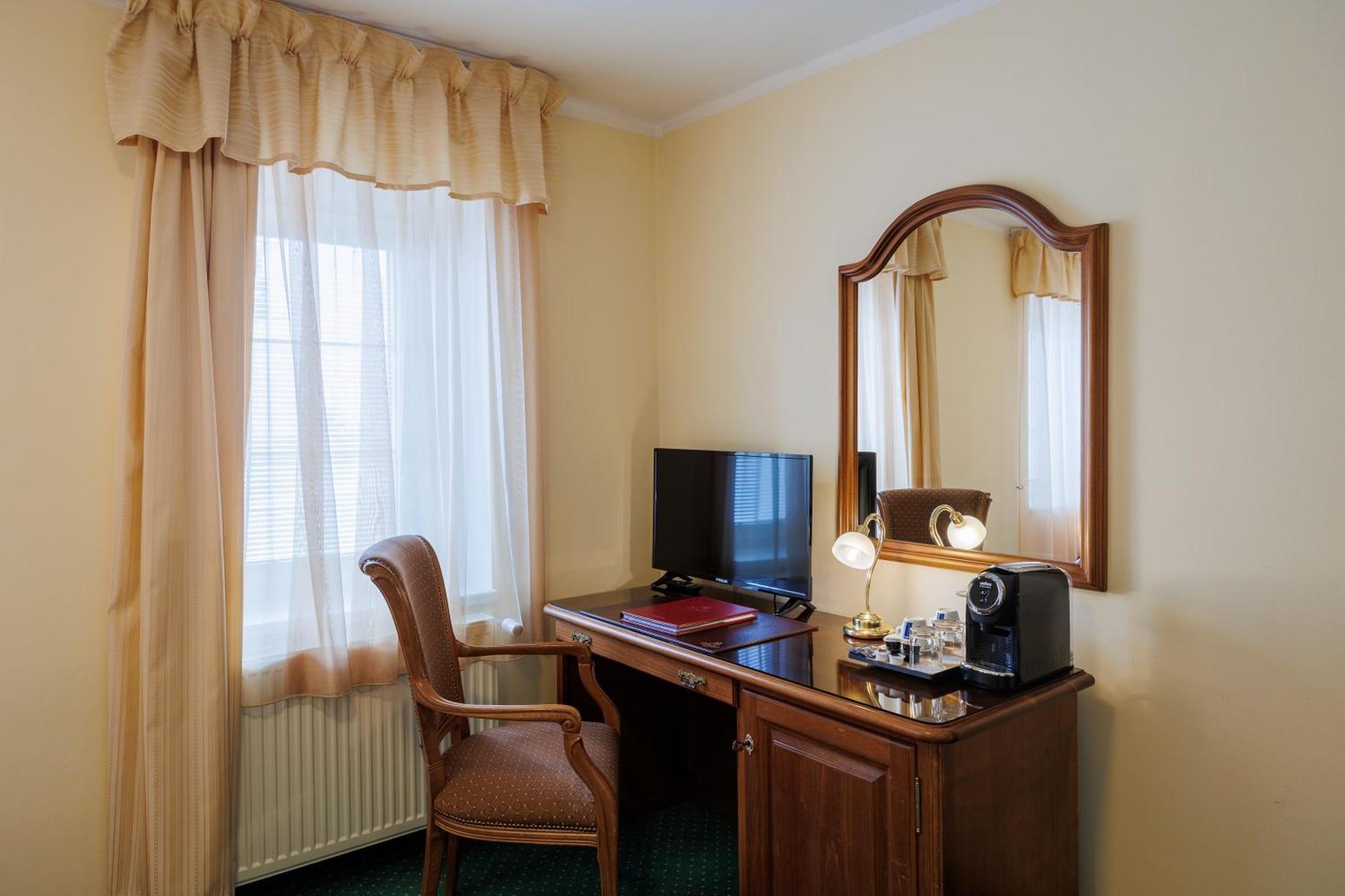 Hotel U Zamecku Cihelny Карлови Вари Екстериор снимка