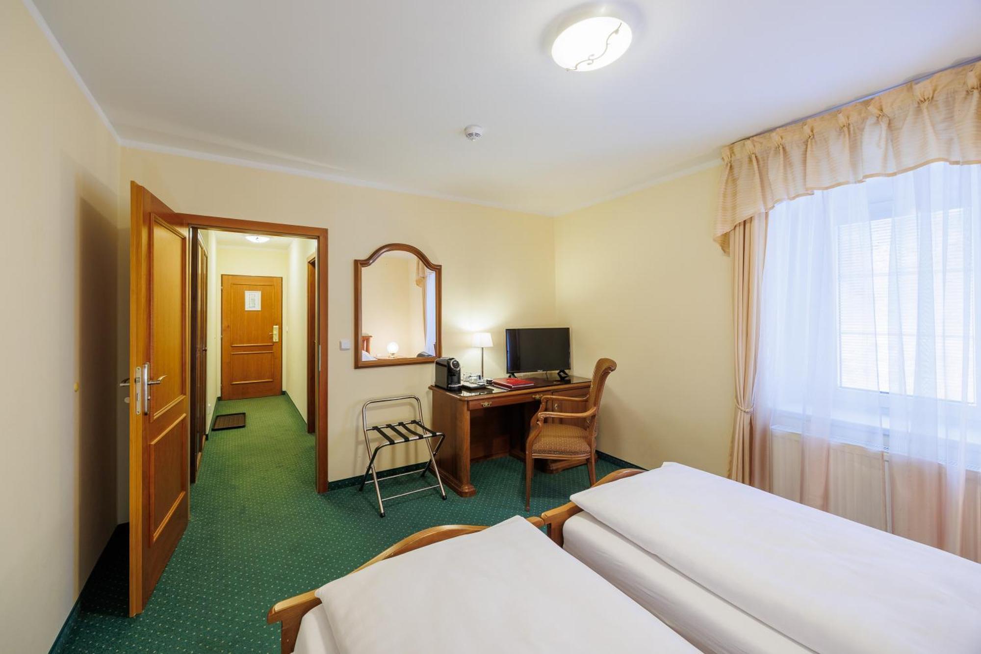 Hotel U Zamecku Cihelny Карлови Вари Екстериор снимка