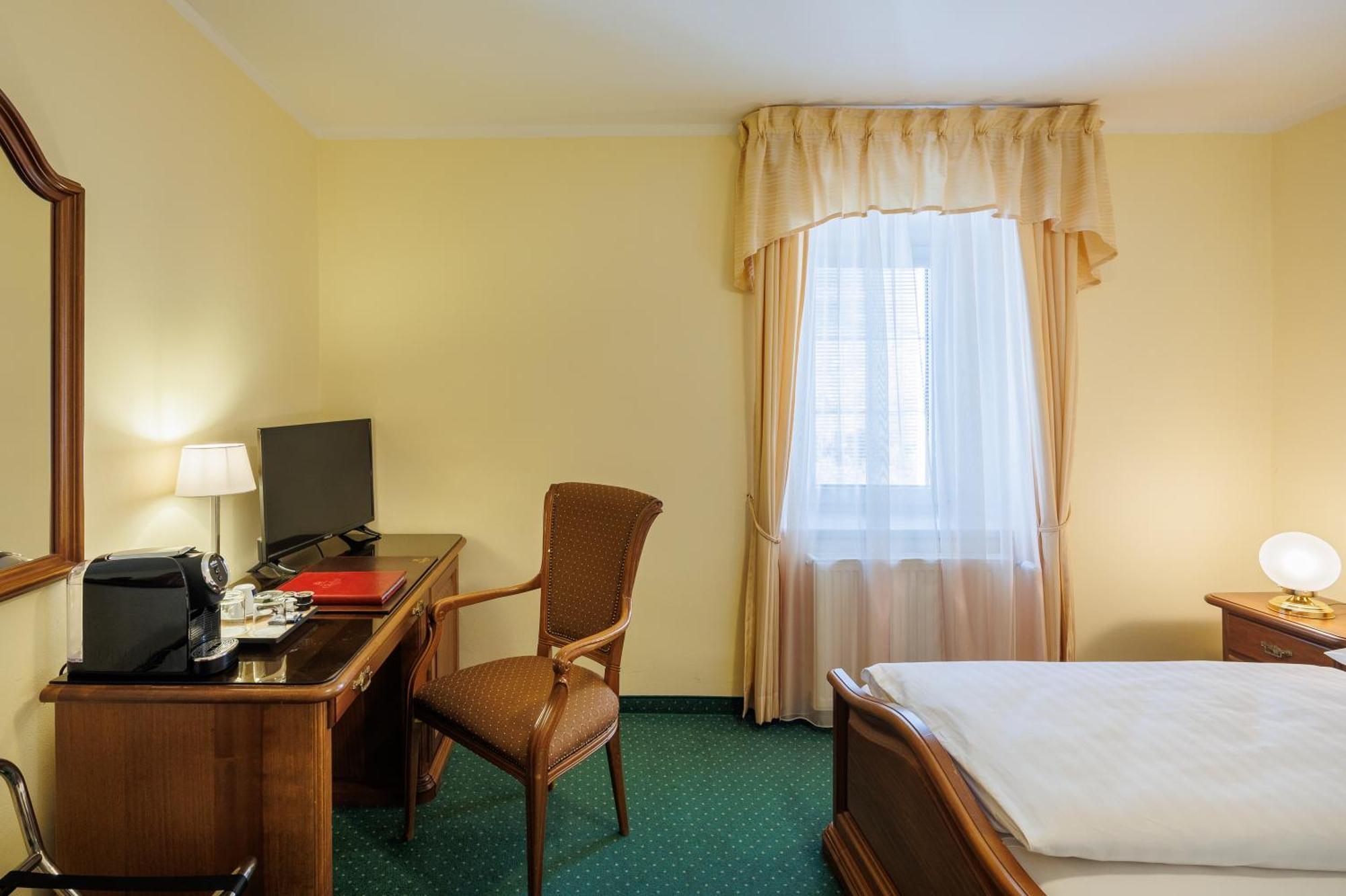 Hotel U Zamecku Cihelny Карлови Вари Екстериор снимка