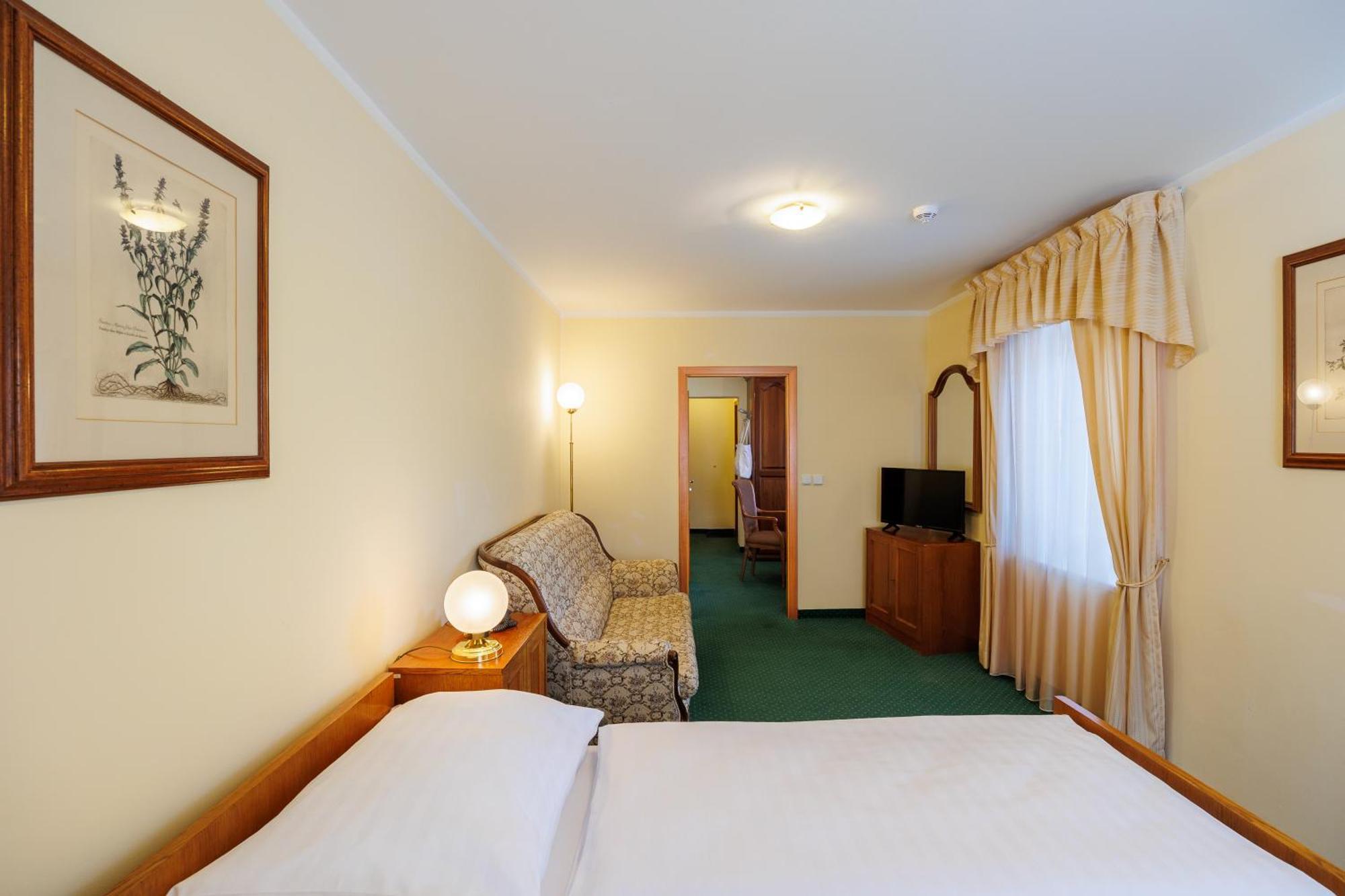 Hotel U Zamecku Cihelny Карлови Вари Екстериор снимка