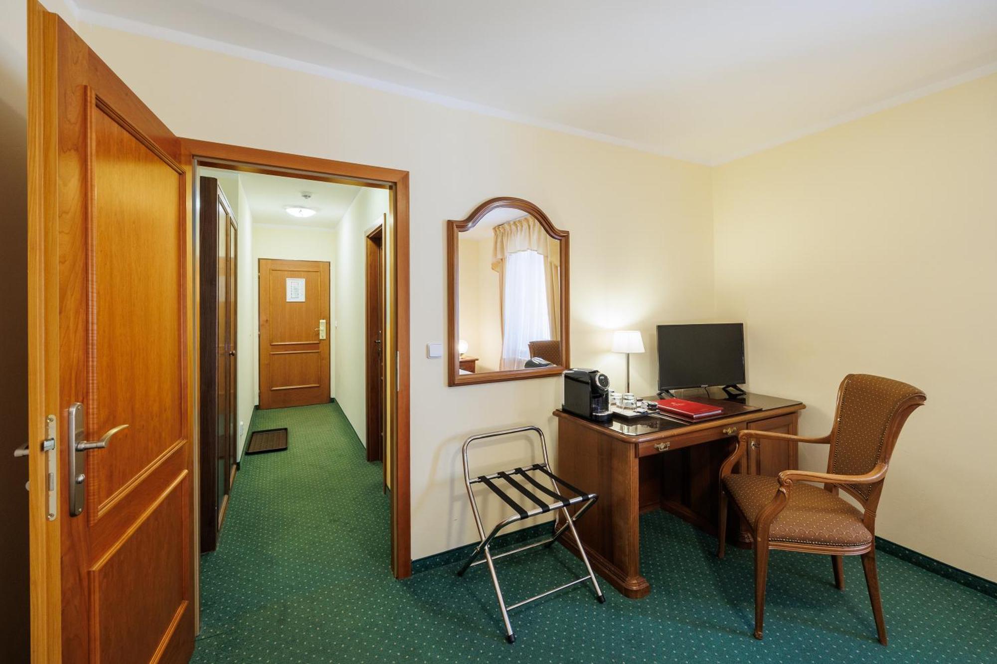 Hotel U Zamecku Cihelny Карлови Вари Екстериор снимка