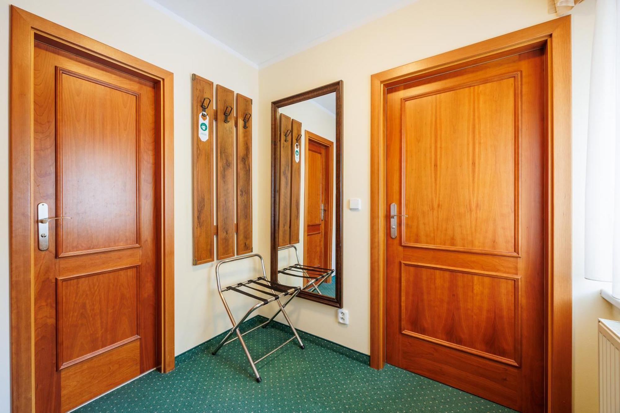 Hotel U Zamecku Cihelny Карлови Вари Екстериор снимка