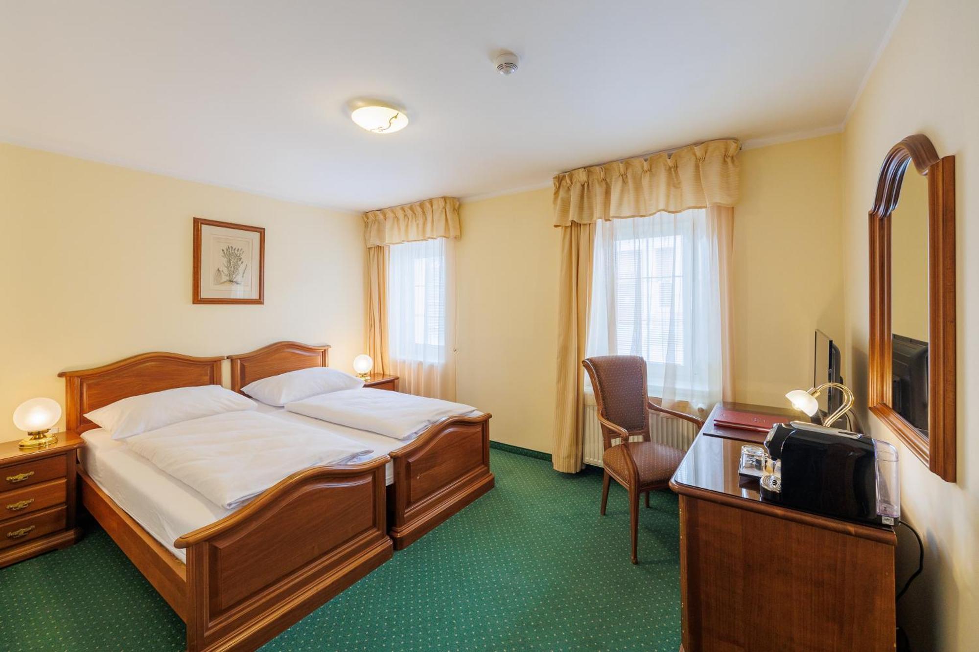 Hotel U Zamecku Cihelny Карлови Вари Екстериор снимка