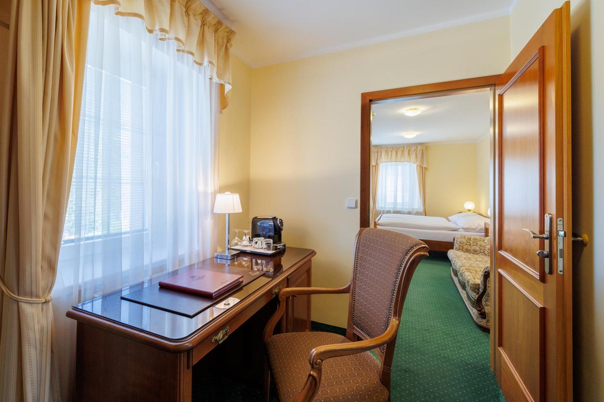 Hotel U Zamecku Cihelny Карлови Вари Екстериор снимка